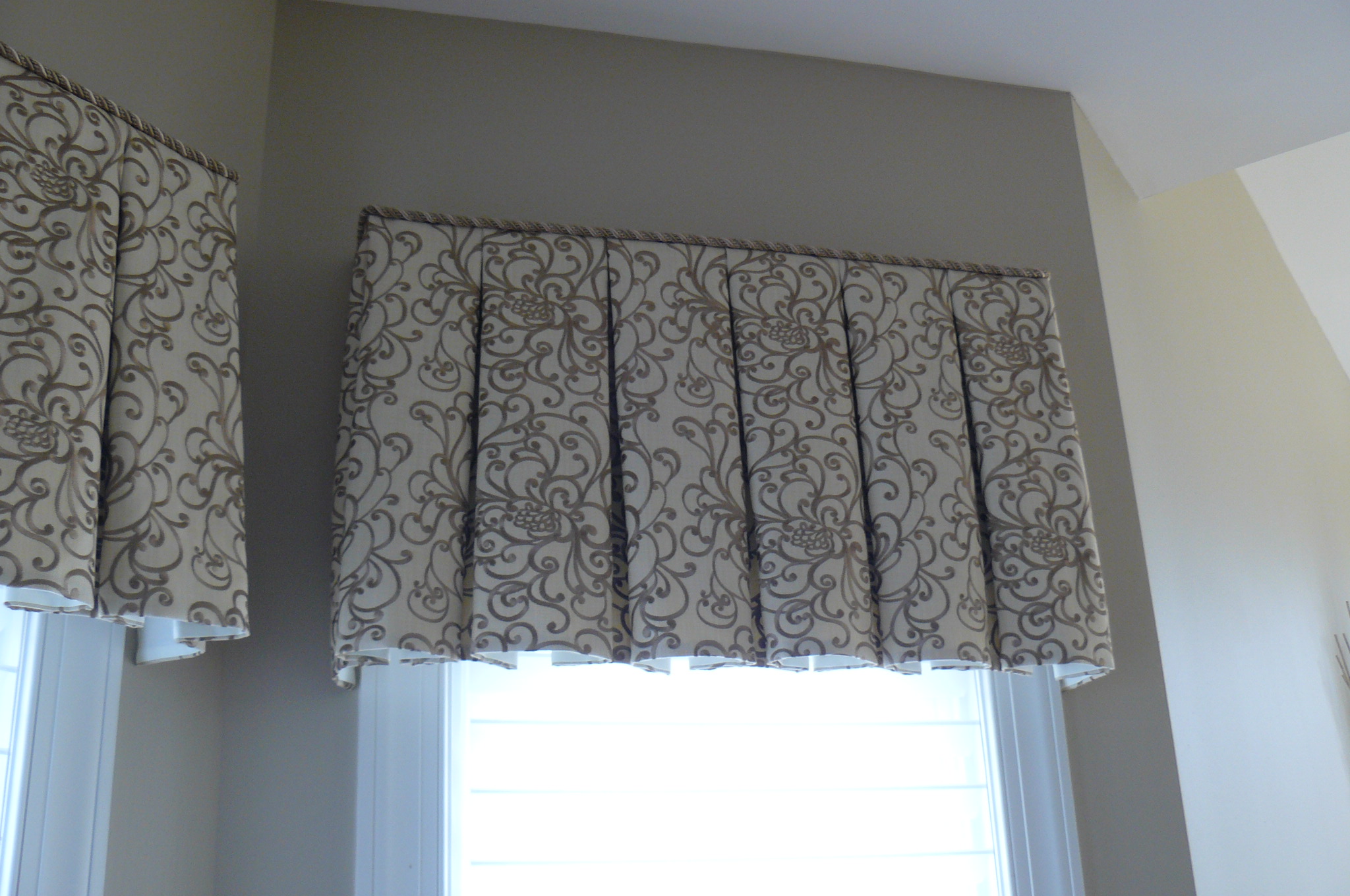 Board Mounted box pleat valances for dining area bay window